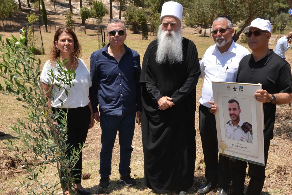 «Посаженные деревья будут живым свидетельством храбрости павших и символизировать партнерство между друзами и евреями