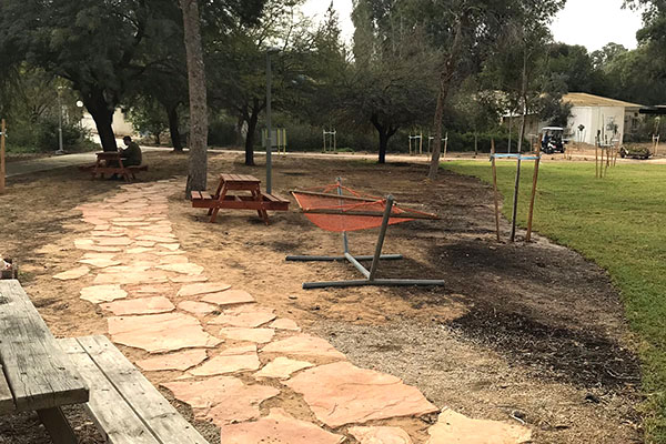 На снимке: Двор Дома Мехико в кибуце Гвулот, фото: Эран Атнер