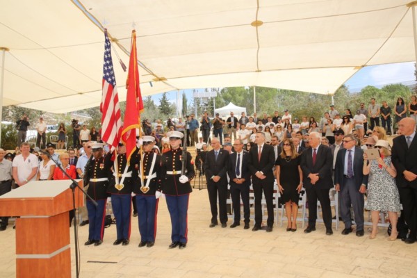 Церемония прошла у монумента, который был воздвигнут ЕНФ-ККЛ в память о погибших в долине Кедров (Эмек ха-Аразим) в Иерусалиме