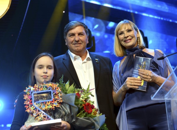 Дани Атар вручил приз 9-летней пианистке Шани Капелюшник