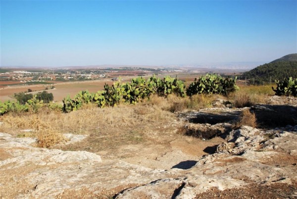 Поселение было стратегически важным, так как находилось поблизости к перекрестку дорог из Мегидо и Самарии в Бейт-Шеан и Галилею